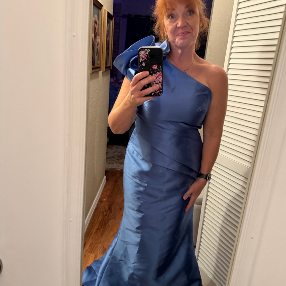 One-Shoulder Lavender Evening Gown with Floral Shoulder Detail - Picture 5 of 5